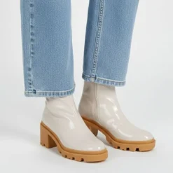 LES TROPEZIENNES PAR M.BELARBI Bottines vernis Delizia talons crantés Femme BEIGE