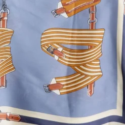 TORRENTE Carré toucher soie à fleurs et papillons liseré ciel 90x90cm BLEU Outlet