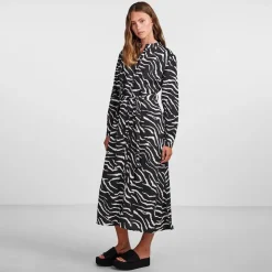 PIECES Robe chemise longues imprimé animalier blanc et Femme NOIR Discount