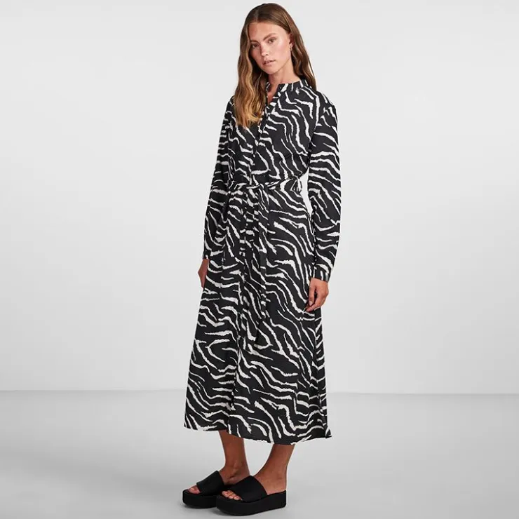 PIECES Robe chemise longues imprimé animalier blanc et Femme NOIR Discount
