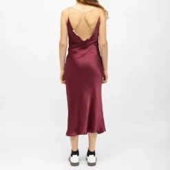 LA PETITE ETOILE Robe mi longue velours avec bretelles bijoux rainee Femme BORDEAUX Hot