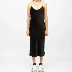 LA PETITE ETOILE Robe mi longue velours avec bretelles bijoux rainee Femme NOIR Sale