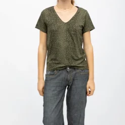 DEELUXE 74 Tee shirt imprimé léopard ziana khaki col v Femme KAKI Sale
