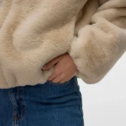 VERO MODA Veste fausse fourrure Jaliga col italien Femme BEIGE Online